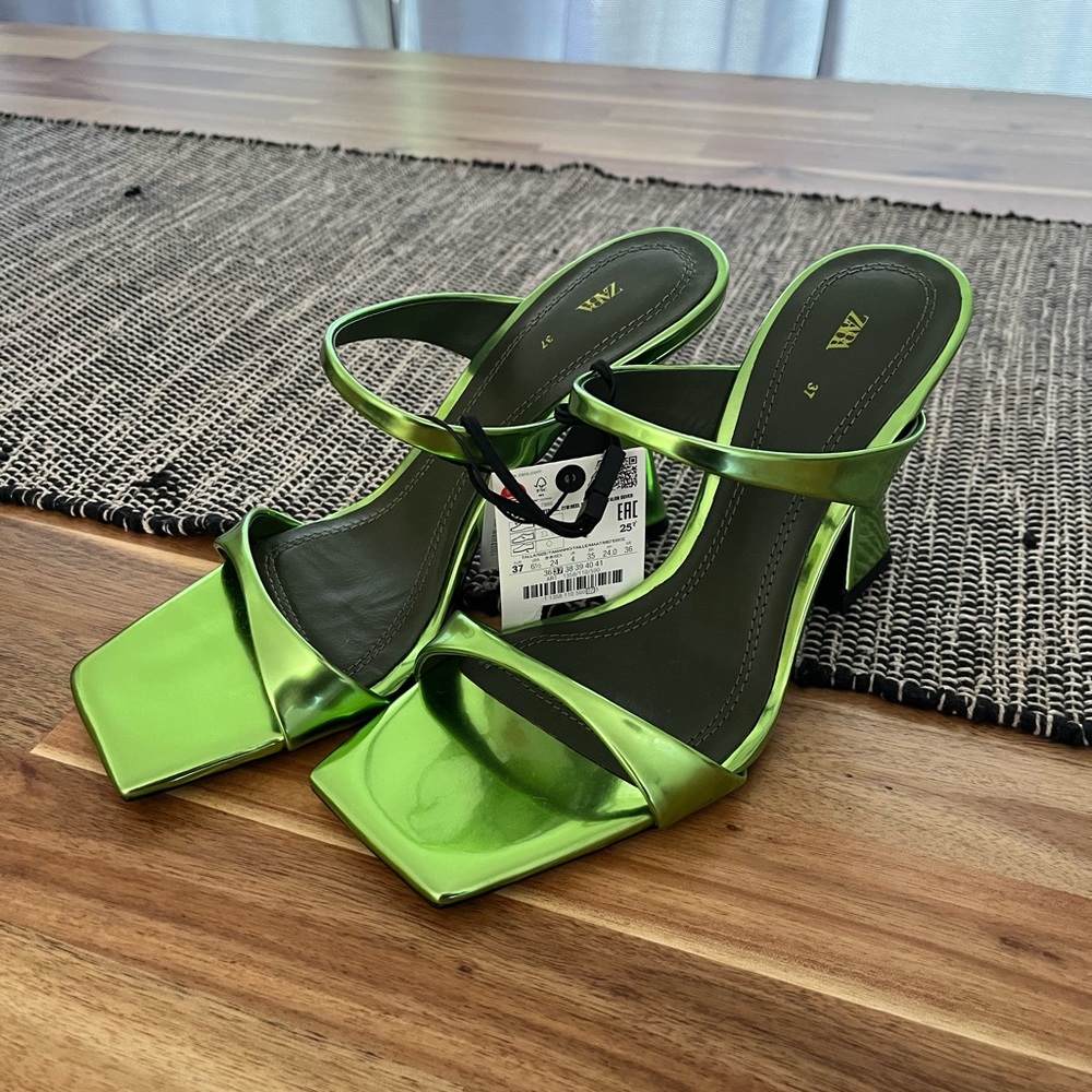 Zara Heeled Metallic Sandals in Green